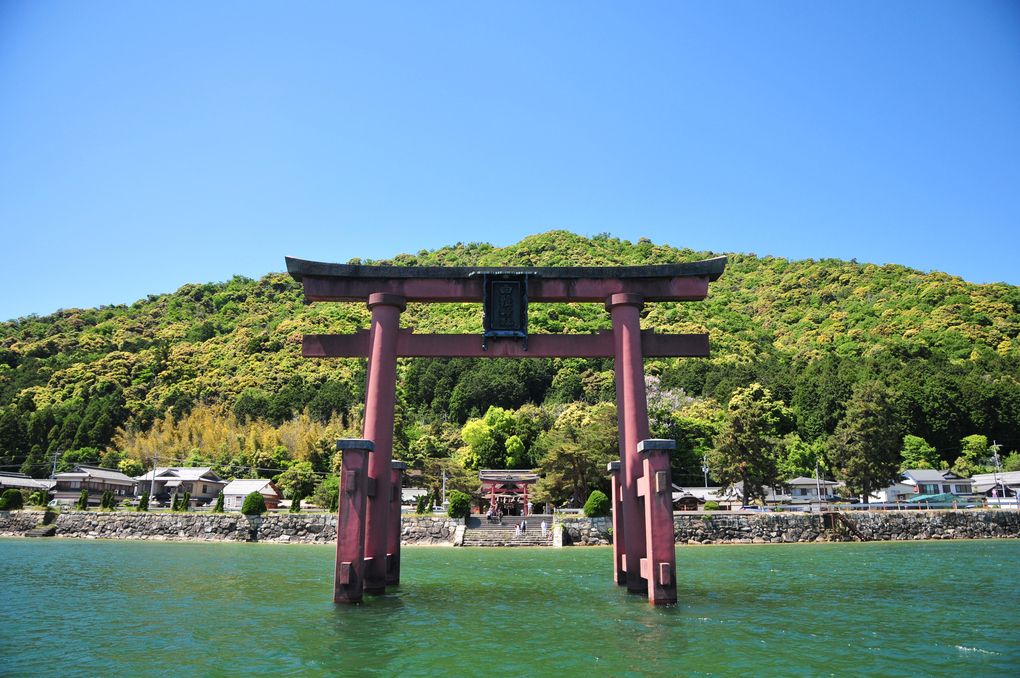 Shirahige-jinja Shrine（Worship on the lake）