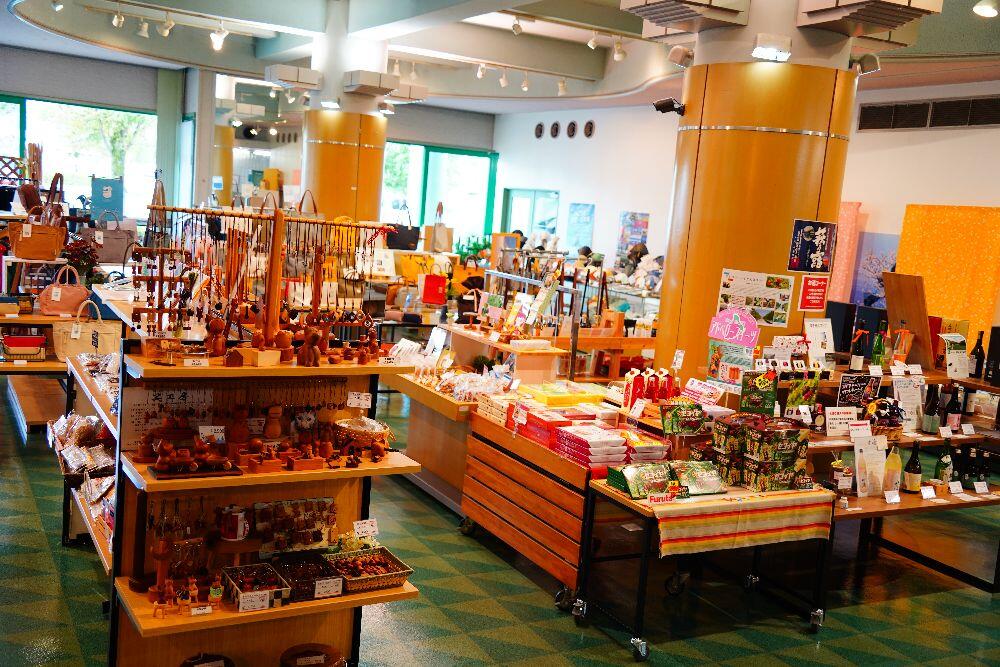 観光物産展示直売所　たかしま・まるごと百貨店