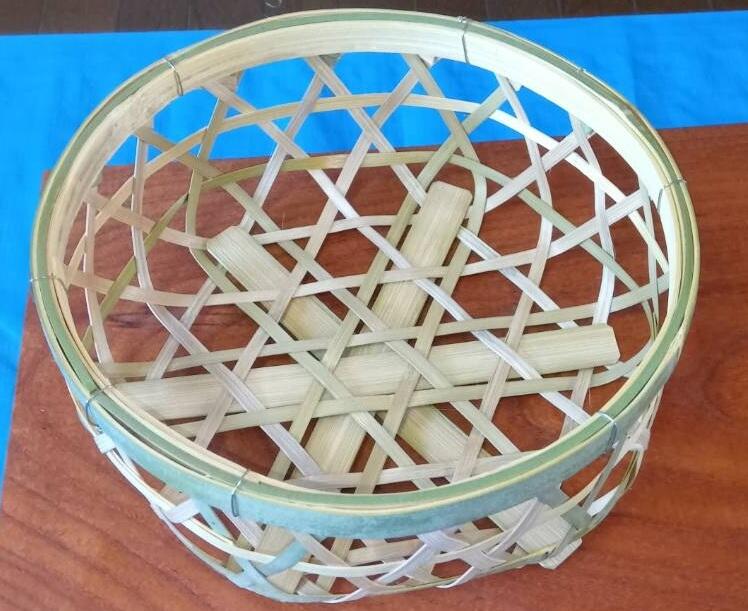 安曇川の真竹で竹かご編み網体験